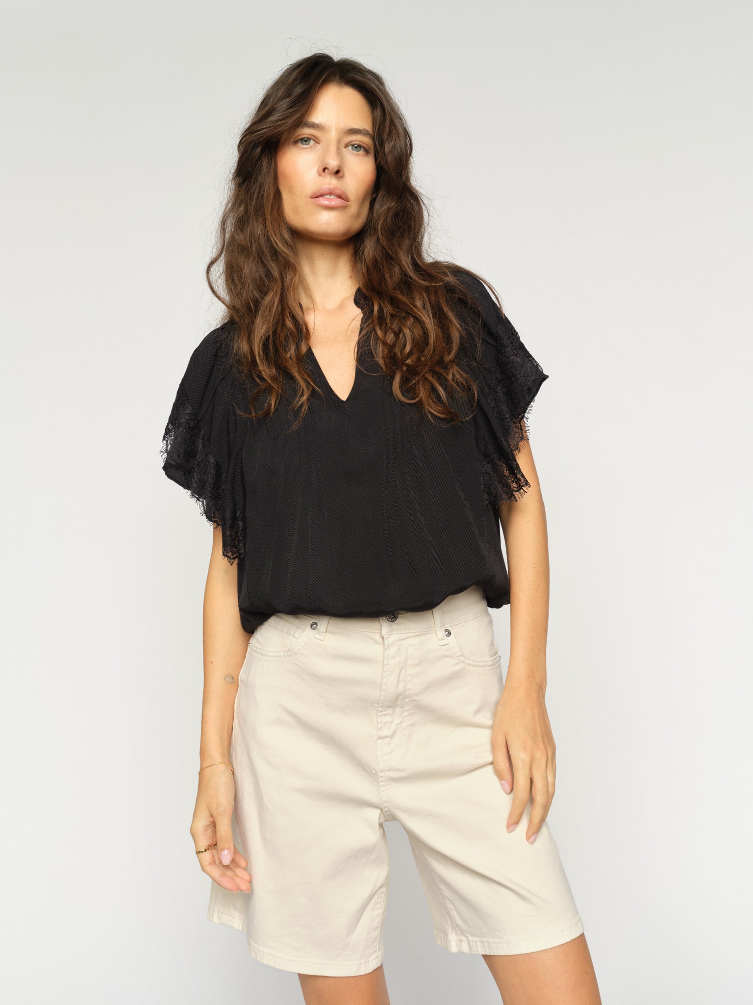 Modelshot / Ecru / Detail